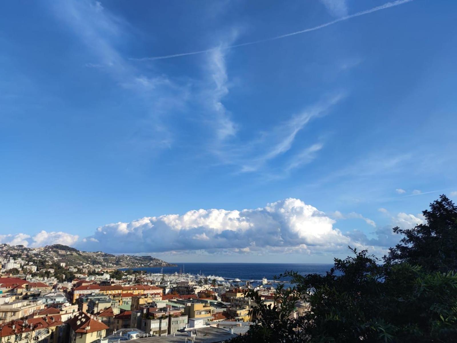 Domus Madonnina Apartment Sanremo Bagian luar foto